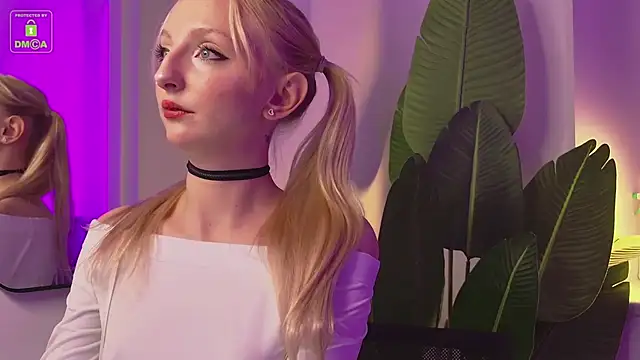 Snapshot of maya_snow chatting on 15, 10, 2025 maya snow online show from 15, 10, 2025