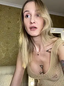 RosieBlossom online show from 15, 10, 2025