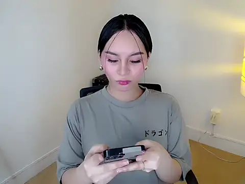 holly tabby online show from 6, 1, 2026