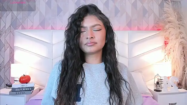 Snapshot of victoria___jonnes chatting on 6, 10, 2025 victoria jonnes online show from 6, 10, 2025