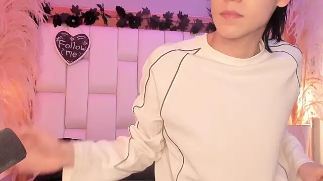 Daphne And Roger online show from 11, 4, 2026