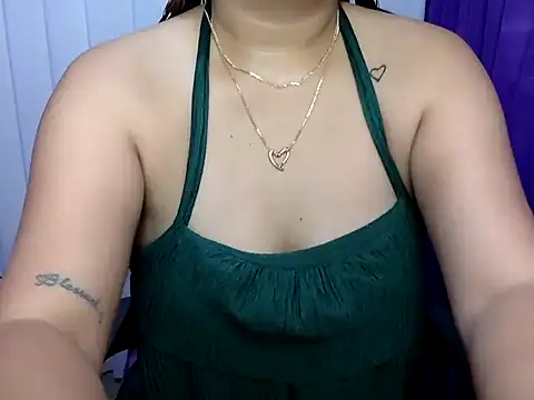 Snapshot of yummy_mia chatting on 8, 5, 2026 yummy mia online show from 8, 5, 2026