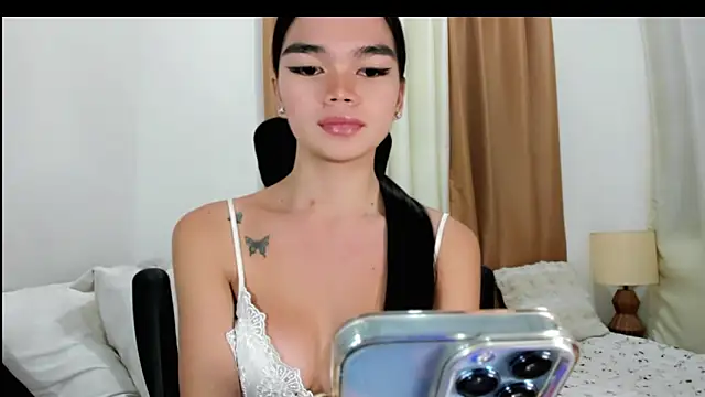 Snapshot of kendall_petite18 chatting on 31, 5, 2026 kendall petite18 online show from 31, 5, 2026