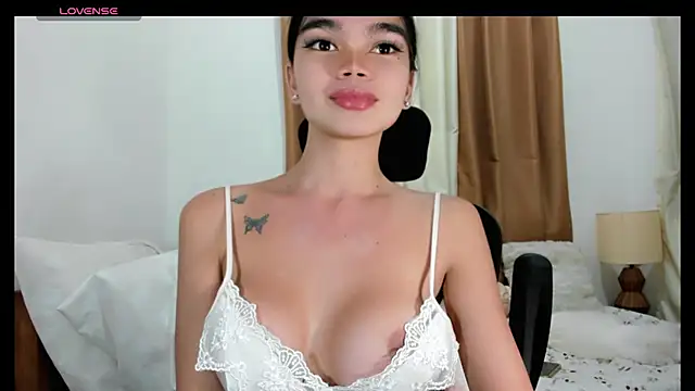Snapshot of kendall_petite18 chatting on 2, 6, 2026 kendall petite18 online show from 2, 6, 2026