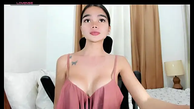 Snapshot of kendall_petite18 chatting on 4, 6, 2026 kendall petite18 online show from 4, 6, 2026
