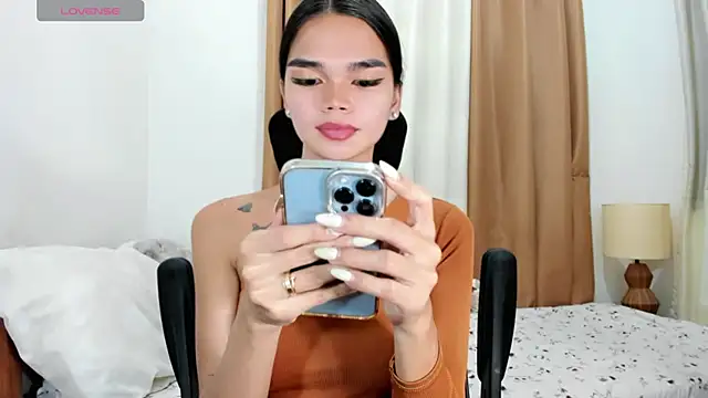 Snapshot of kendall_petite18 chatting on 7, 6, 2026 kendall petite18 online show from 7, 6, 2026