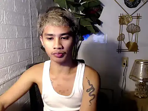 Snapshot of asianhardcock25 chatting on 20, 4, 2026 asianhardcock25 online show from 20, 4, 2026