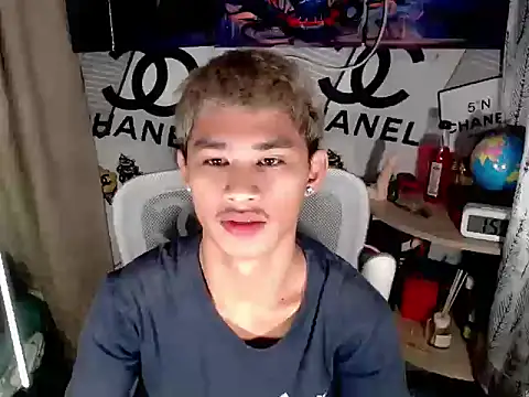 Snapshot of asianhardcock25 chatting on 24, 4, 2026 asianhardcock25 online show from 24, 4, 2026
