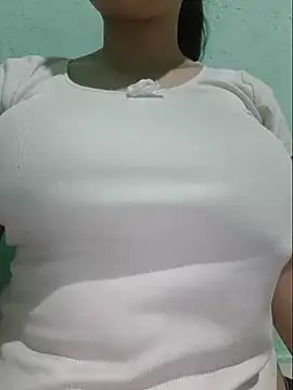 Snapshot of Shiny_Babe chatting on 6, 6, 2026 Shiny Babe online show from 6, 6, 2026