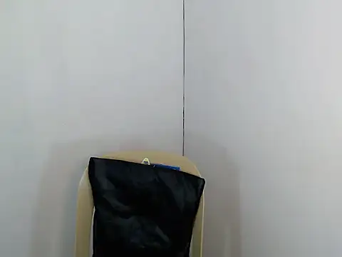 Snapshot of avimiller chatting on 8, 6, 2026 avimiller online show from 8, 6, 2026