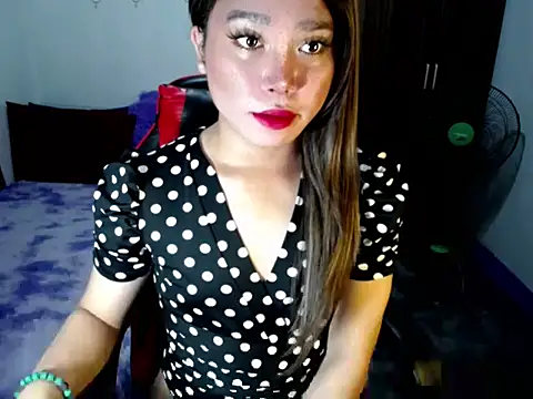 Urassiansweetcummer online show from 2, 11, 2025