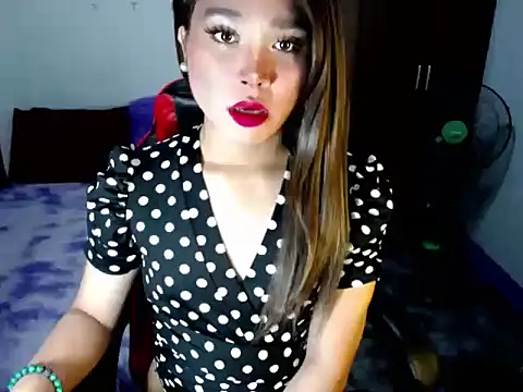 Urassiansweetcummer online show from 3, 12, 2025