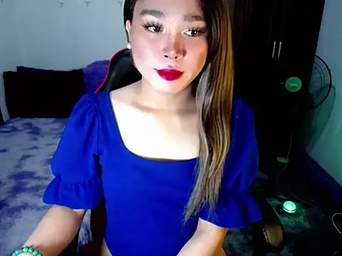 Urassiansweetcummer online show from 18, 12, 2025