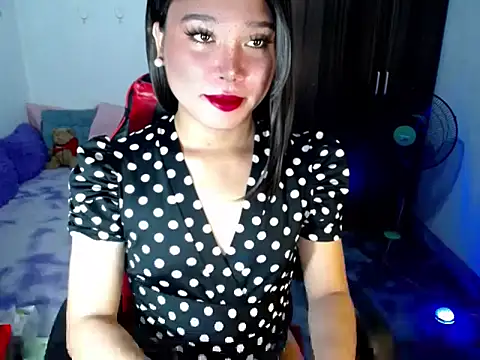 Urassiansweetcummer online show from 24, 5, 2026