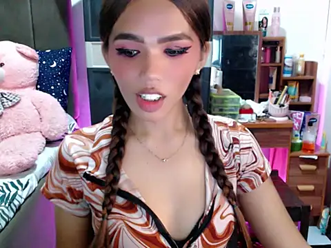 Snapshot of urswtasian_chesca chatting on 10, 11, 2025 urswtasian chesca online show from 10, 11, 2025