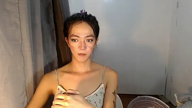 Snapshot of slimladyxoxo chatting on 16, 10, 2025 slimladyxoxo online show from 16, 10, 2025