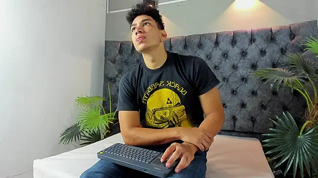 Snapshot of ALAN_REDINGER chatting on 24, 11, 2025 ALAN REDINGER online show from 24, 11, 2025