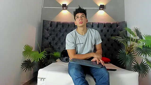 Snapshot of ALAN_REDINGER chatting on 27, 11, 2025 ALAN REDINGER online show from 27, 11, 2025