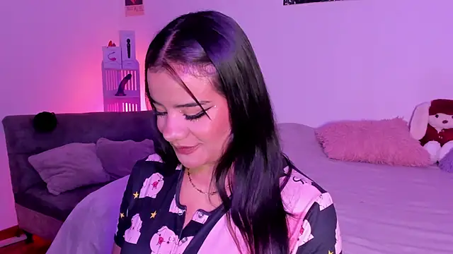 Snapshot of Shophie_thoopson chatting on 16, 6, 2026 Shophie thoopson online show from 16, 6, 2026