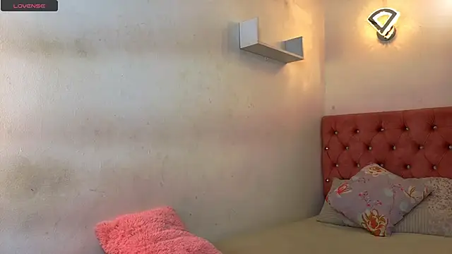 Kyra Honey online show from 8, 11, 2025