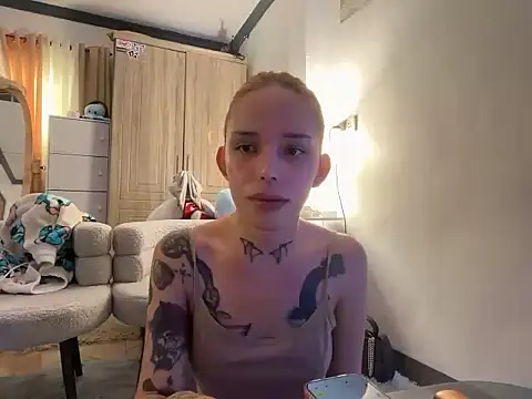 prettyhugelatinax44 online show from 9, 8, 2026
