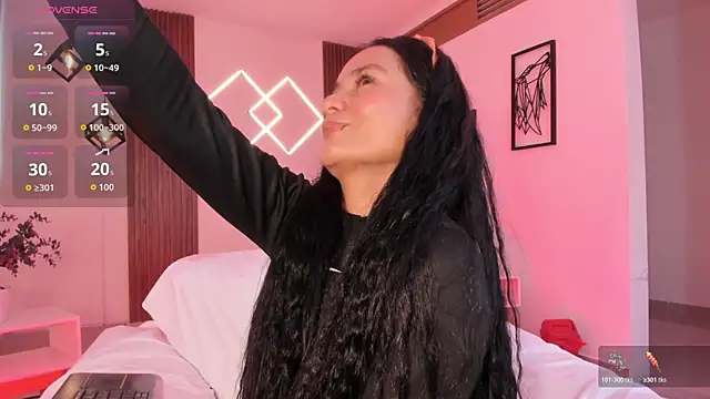 Miiaa jones online show from 16, 12, 2025