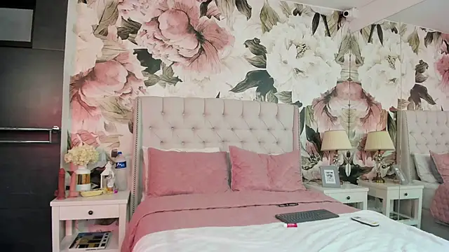 MaddyMay  online show from 7, 11, 2025