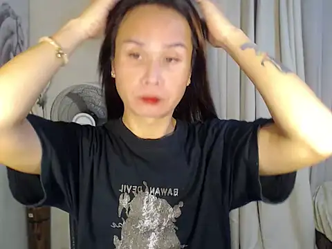 holly bitch online show from 6, 4, 2026