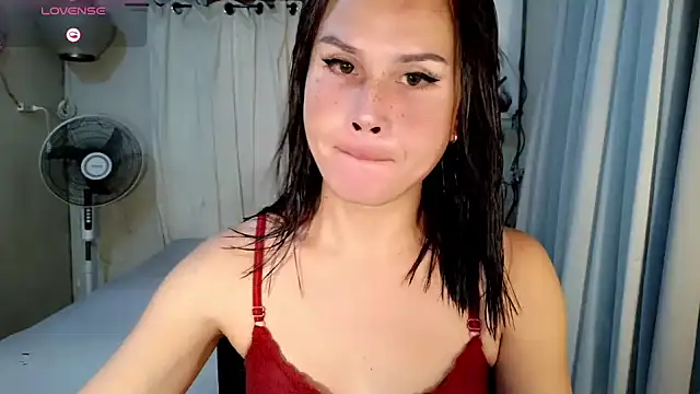 holly bitch online show from 18, 7, 2026