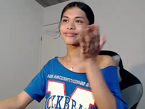 Snapshot of urcurlydiva chatting on 17, 12, 2025 urcurlydiva online show from 17, 12, 2025