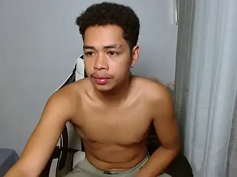 Snapshot of curlyasian_njxx chatting on 2, 5, 2026 curlyasian njxx online show from 2, 5, 2026