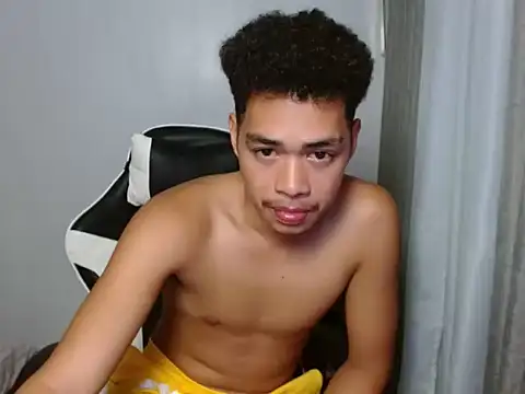 Snapshot of curlyasian_njxx chatting on 20, 5, 2026 curlyasian njxx online show from 20, 5, 2026