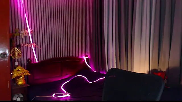 Unforgettablejulia online show from 3, 2, 2026