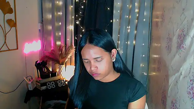 Lorainnelustts online show from 19, 2, 2026