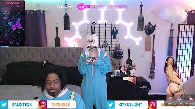 Snapshot of SamXTeck chatting on 1, 12, 2025 SamXTeck online show from 1, 12, 2025