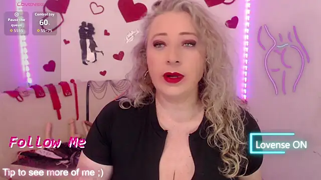 Snapshot of sofiacurvy_45 chatting on 13, 11, 2025 sofiacurvy 45 online show from 13, 11, 2025