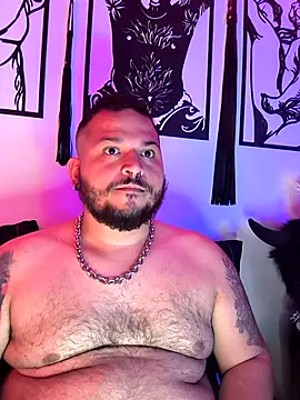 Snapshot of DannyBearrr chatting on 8, 10, 2025 DannyBearrr online show from 8, 10, 2025