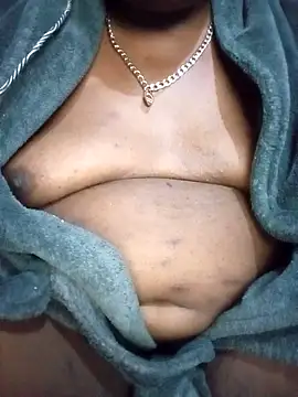 Snapshot of OnlyMoneyIwanT chatting on 1, 2, 2026 OnlyMoneyIwanT online show from 1, 2, 2026