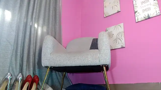 Snapshot of emily_ox0 chatting on 2, 6, 2026 emily ox0 online show from 2, 6, 2026