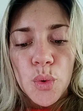 Snapshot of cameron_06 chatting on 24, 11, 2025 cameron 06 online show from 24, 11, 2025