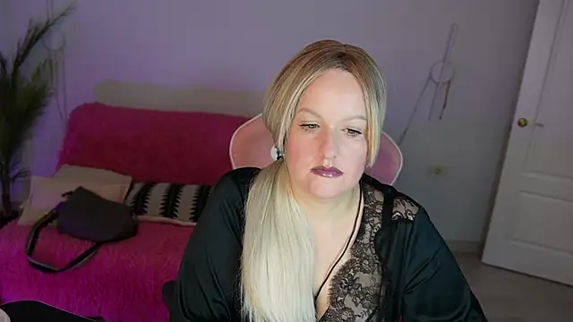 MariemLui online show from 9, 10, 2025