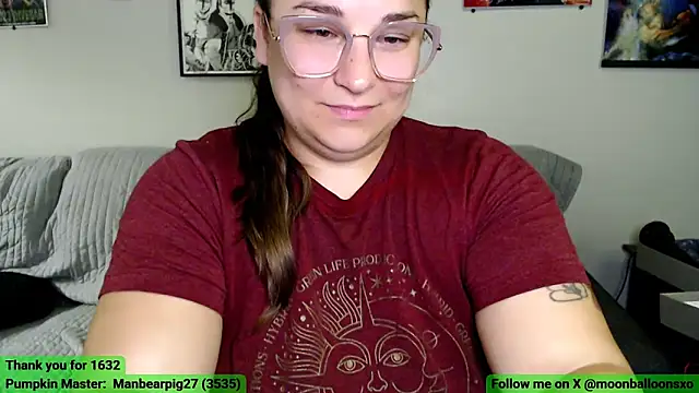 Snapshot of MoonBalloons chatting on 12, 10, 2025 MoonBalloons online show from 12, 10, 2025