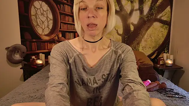 HaileeAtHome online show from 22, 7, 2026