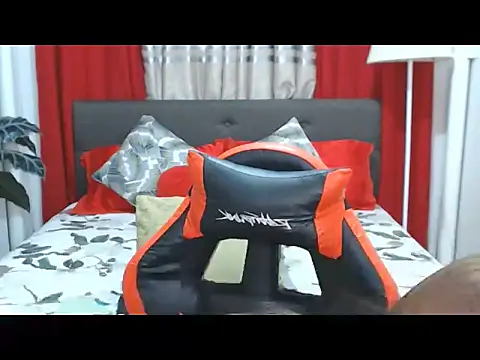 Snapshot of MarielRose143 chatting on 19, 5, 2026 MarielRose143 online show from 19, 5, 2026