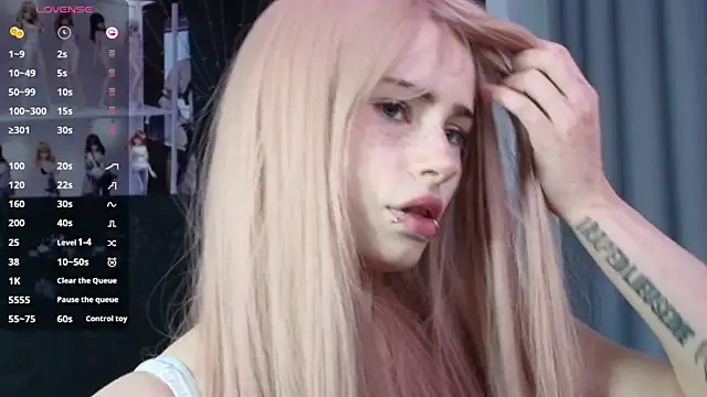 Snapshot of PieraMarch chatting on 18, 11, 2025 PieraMarch online show from 18, 11, 2025