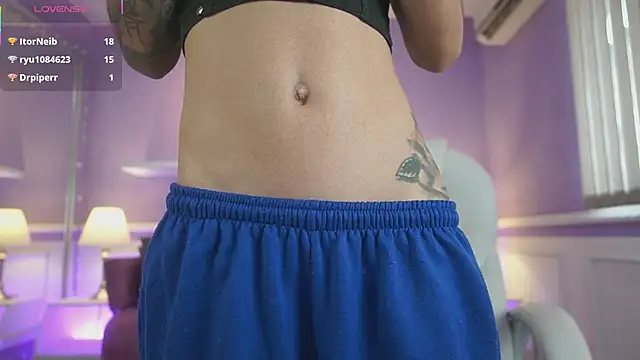 Snapshot of NicoleCrawft chatting on 4, 10, 2025 NicoleCrawft online show from 4, 10, 2025