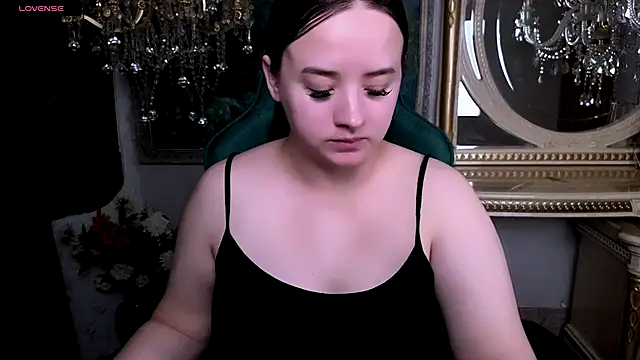 Snapshot of LaraBenson_ chatting on 20, 9, 2025 LaraBenson online show from 20, 9, 2025