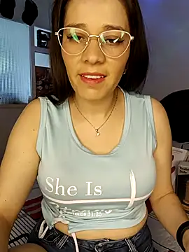 Snapshot of Isabella5_Brown_ chatting on 16, 9, 2025 Isabella5 Brown  online show from 16, 9, 2025