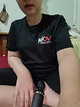 Snapshot of love_sex_05 chatting on 8, 6, 2026 love sex 05 online show from 8, 6, 2026