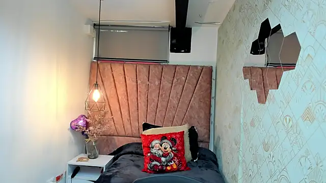 Lia Blake  online show from 20, 12, 2025